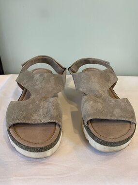 Gabor Women's Metallic Beige Suede Platform Sandal 8.5 Minimalist Neutral Comfy